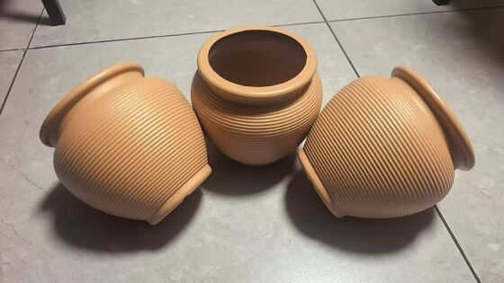 PE Coated Flower Pot with Embossing Design and Multiple Sizes for Indoor and Outdoor Use